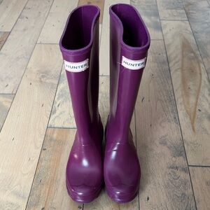 Tall purple HUNTER rainboots size 4